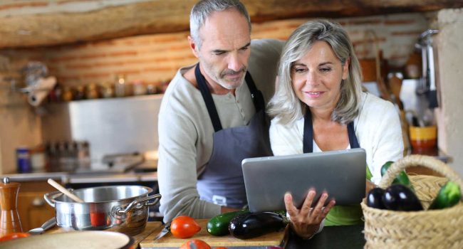 Cucinare insieme fa bene alla coppia (anche nella terza età) '