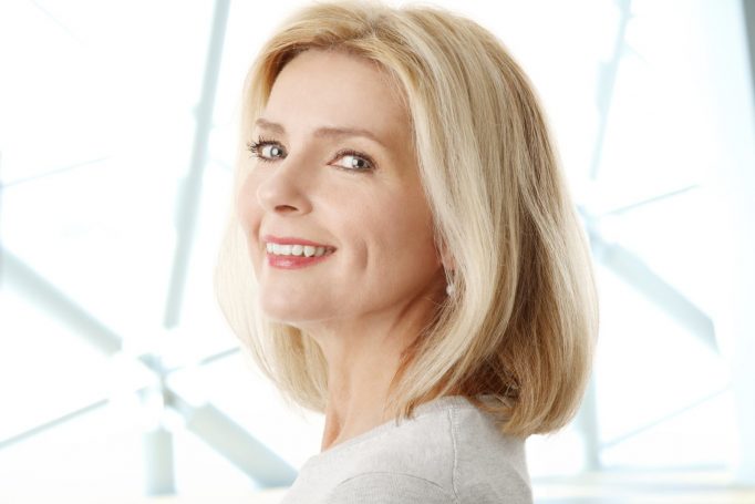 donna sorridente in menopausa